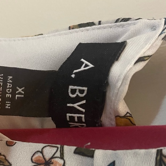 Floral sleeveless top - Picture 3 of 4